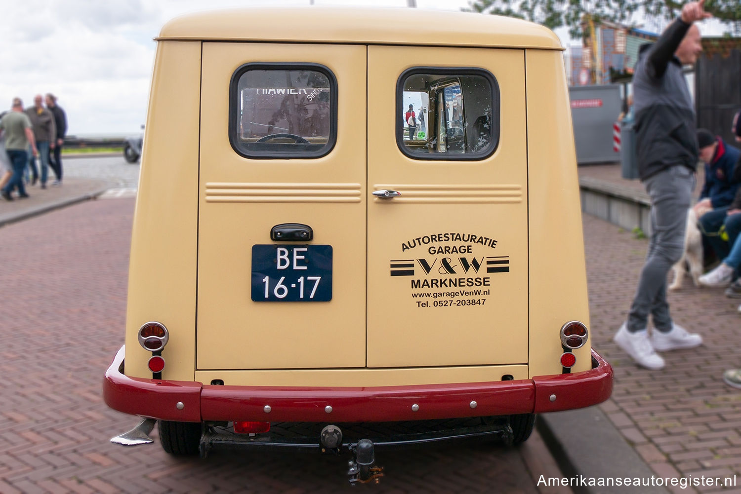 Jeep Willys Station Wagon uit 1953